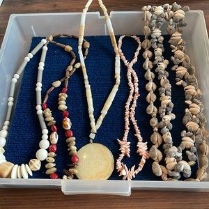 Women’s necklace lot
